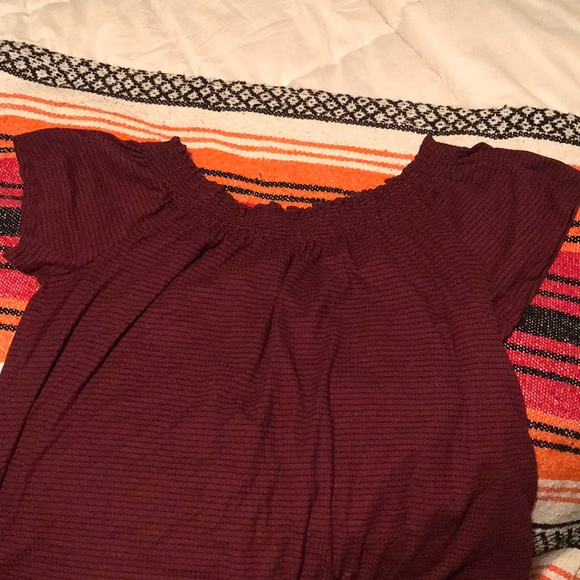 Off the shoulder maroon and navy top - Picture 3 of 3
